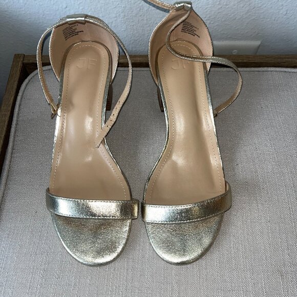 Size 10 JustFab Gold Sandal - Picture 3 of 3